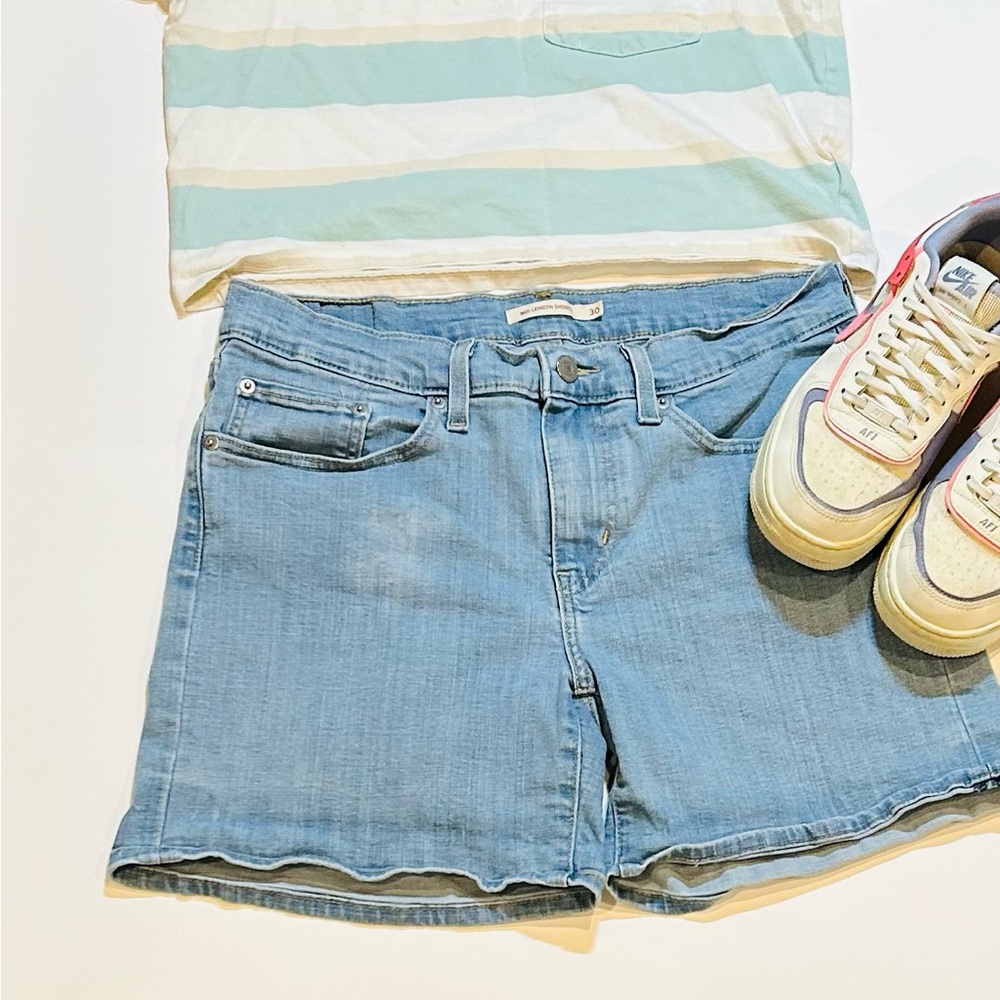 Levi’s Women’s Mid Rise Shorts
